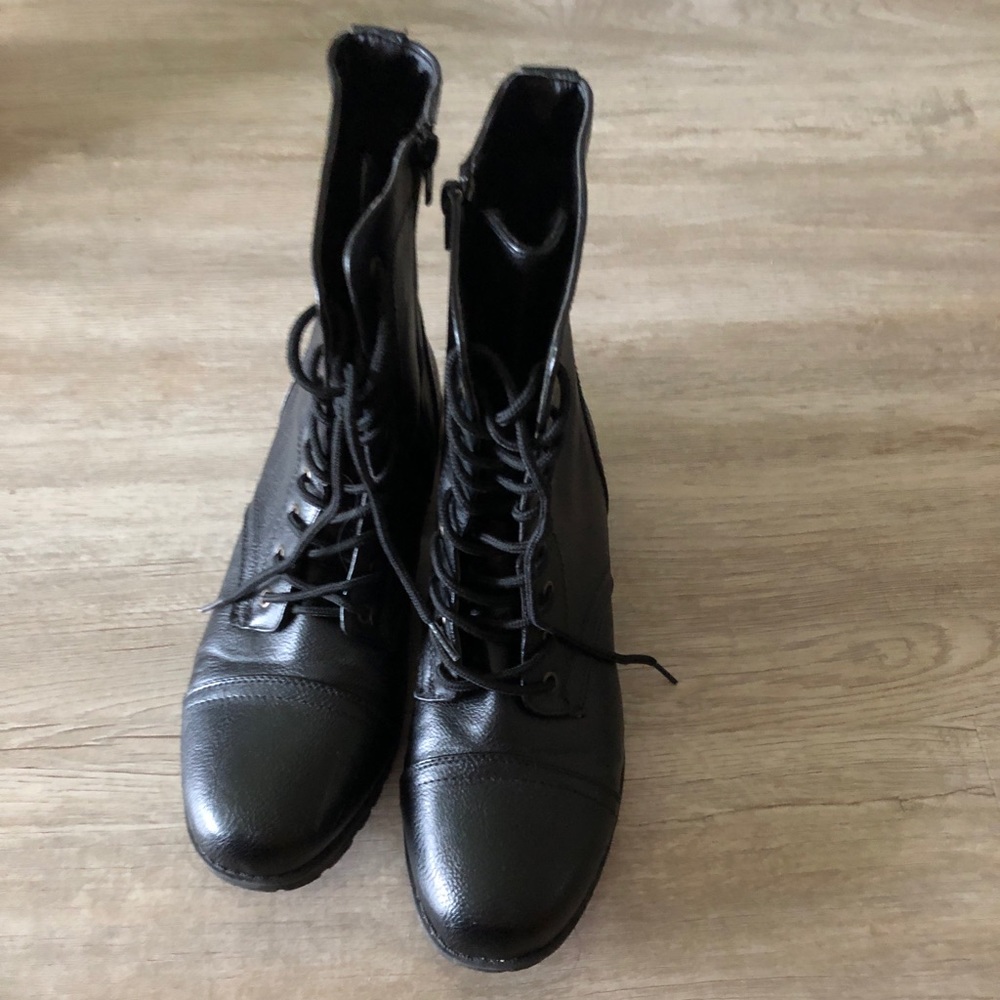 Combat boots